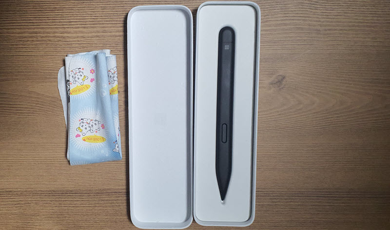 사진: 안경닦이 + Surface 화면 닦는 느낌샷