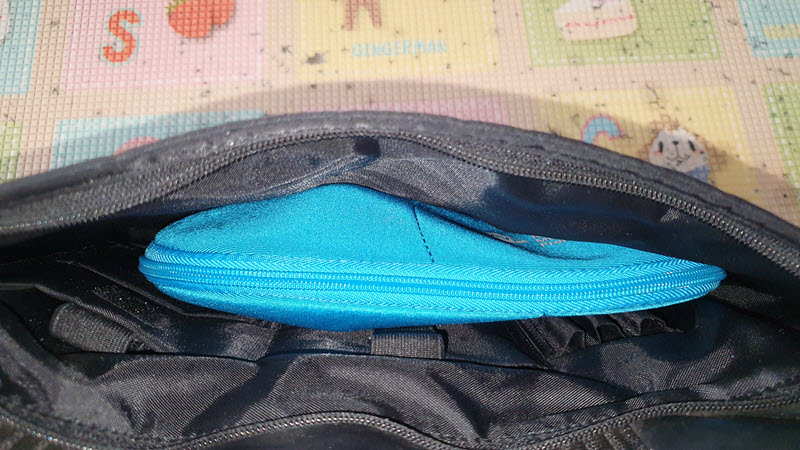 사진: 앞 포켓 — 마우스 & 파우치 보관 이미지